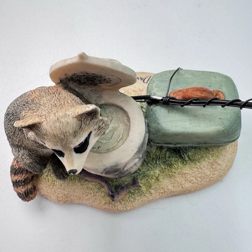 Lowell Davis Schmid COON CAPERS Figurine Racoon‎ Stealing Fish BFA Scotland EUC